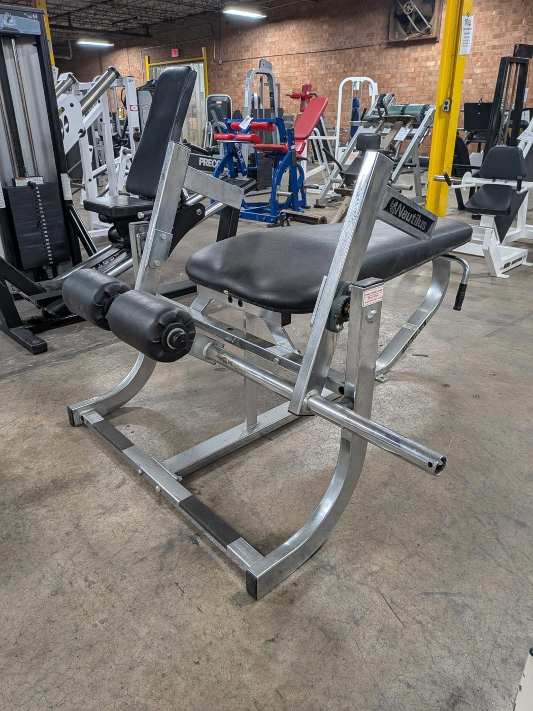Nautilus Prone Leg Curl Machine – very good plate loaded machines for sale