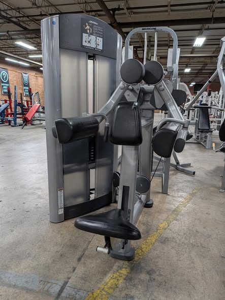 Lateral Raise Machine for Sale: Standing vs. Seated, and Machine vs. Dumbbell