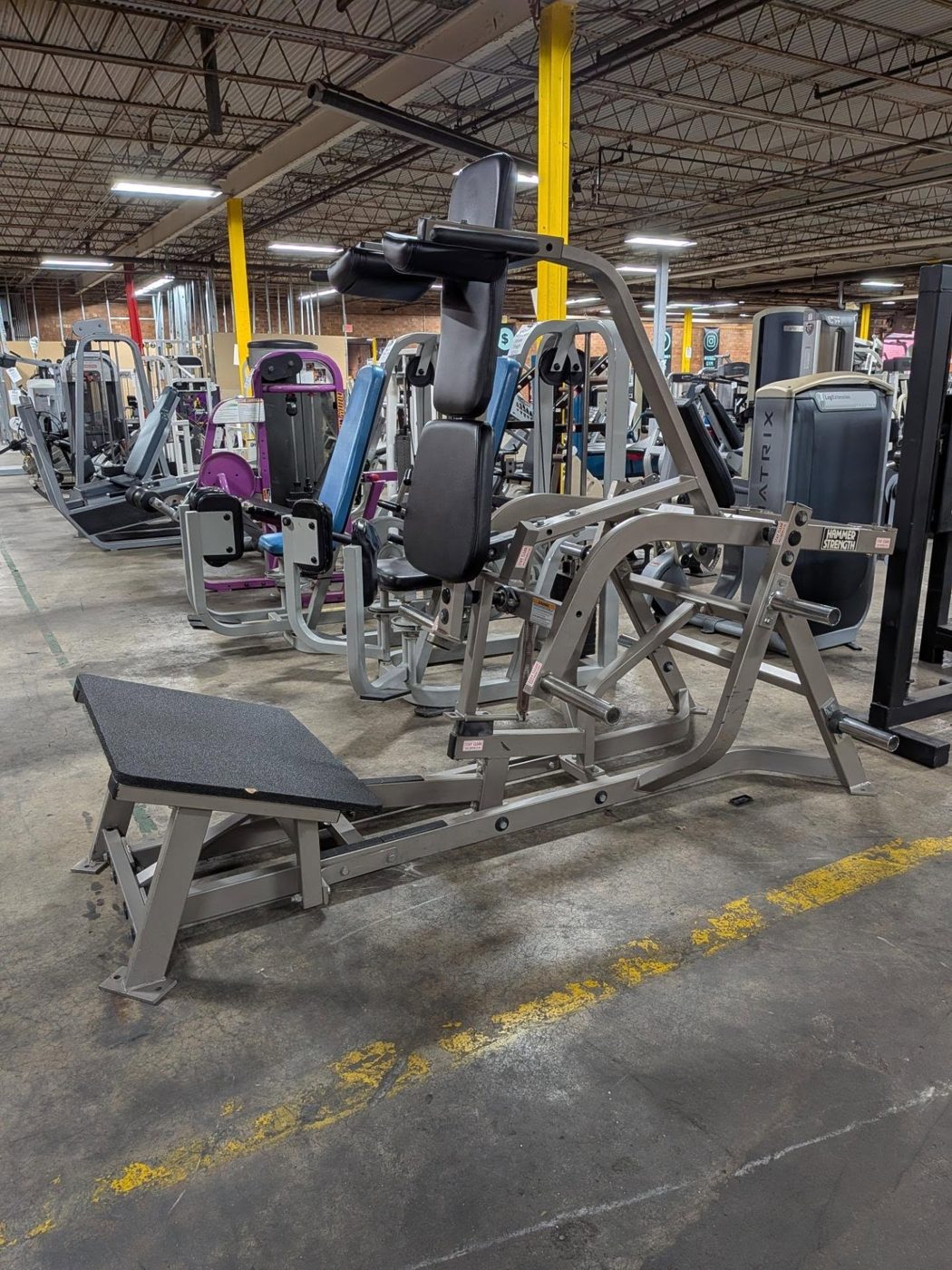 Hammer Strength V Squat Machine – very good leg press machines for sale