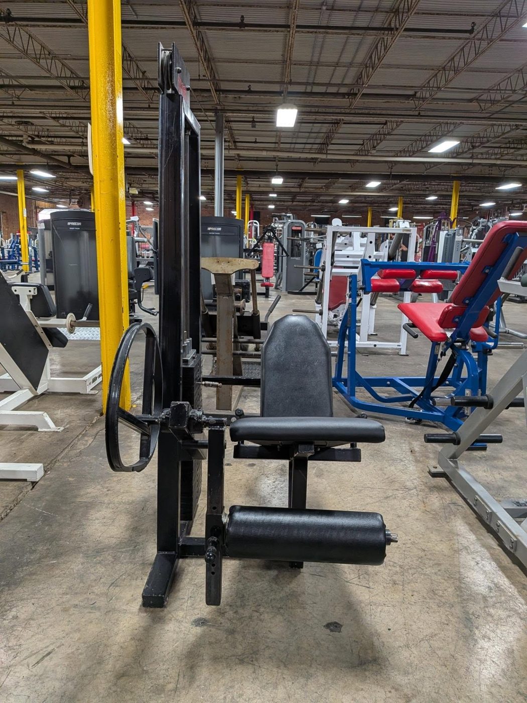 Commercial Grade Black Leg Extension Machine – very good weight machines for sale