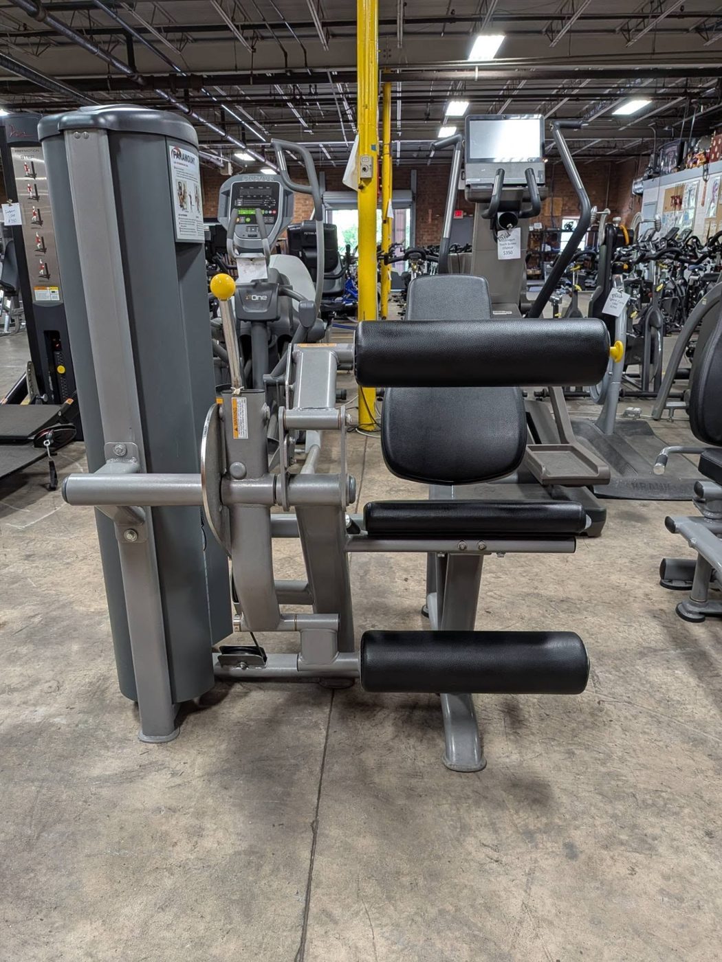 Paramount Leg Extension / Leg Curl Combo Machine – very good weight machines for sale